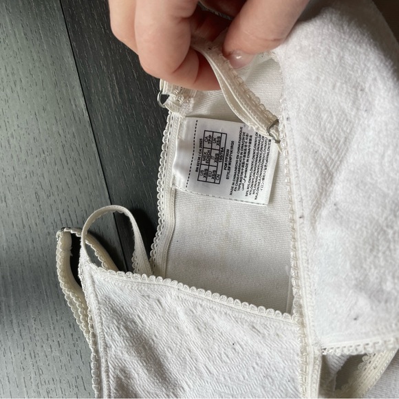 ⭐️3/$50 Lot of 2 XS/S Seamless Guess Tanks Built in Bra - Picture 14 of 14